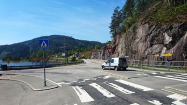 Tonstad - turen går videre mot Helleland over fjellet i bakgrunnen.